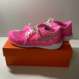 Nike Free 5.0 Kids/Youth size 5.5Y Pink EUC in The Original Box
